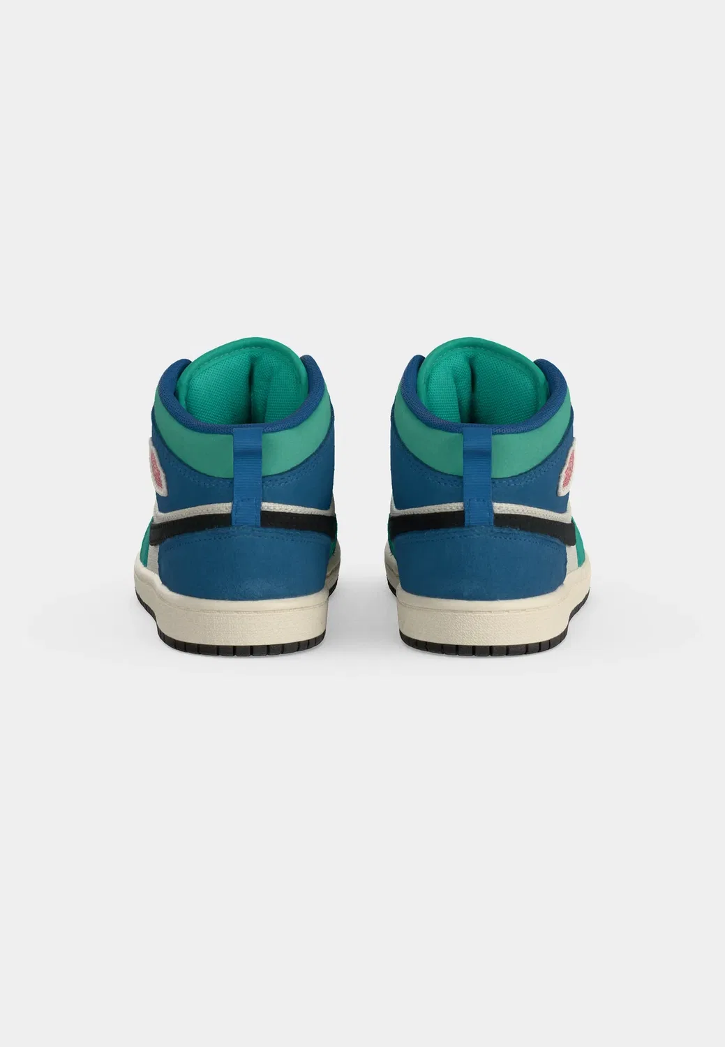 1. Унисекс кроссовки средней высоты - высокие кроссовки Jordan, Chalk/University Red/True Blue/Kinetic Green/Black — фото 4