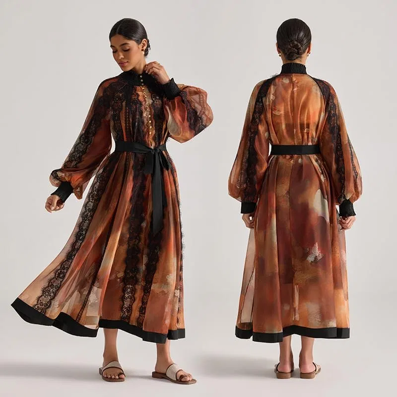 Женское платье-макси с цветочным принтом, Floral Print Maxi Dress with Lace Panels, Long Balloon Sleeves, High Neck, Belted A-Line, коричневый — фото 2