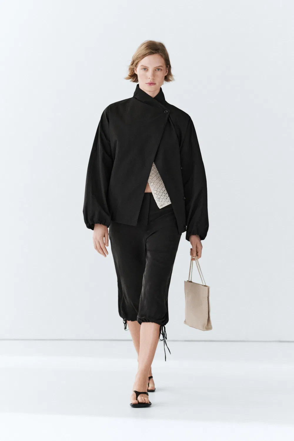 Куртка-бомбер Massimo Dutti, техническая с боковой застежкой на пуговицы, черный