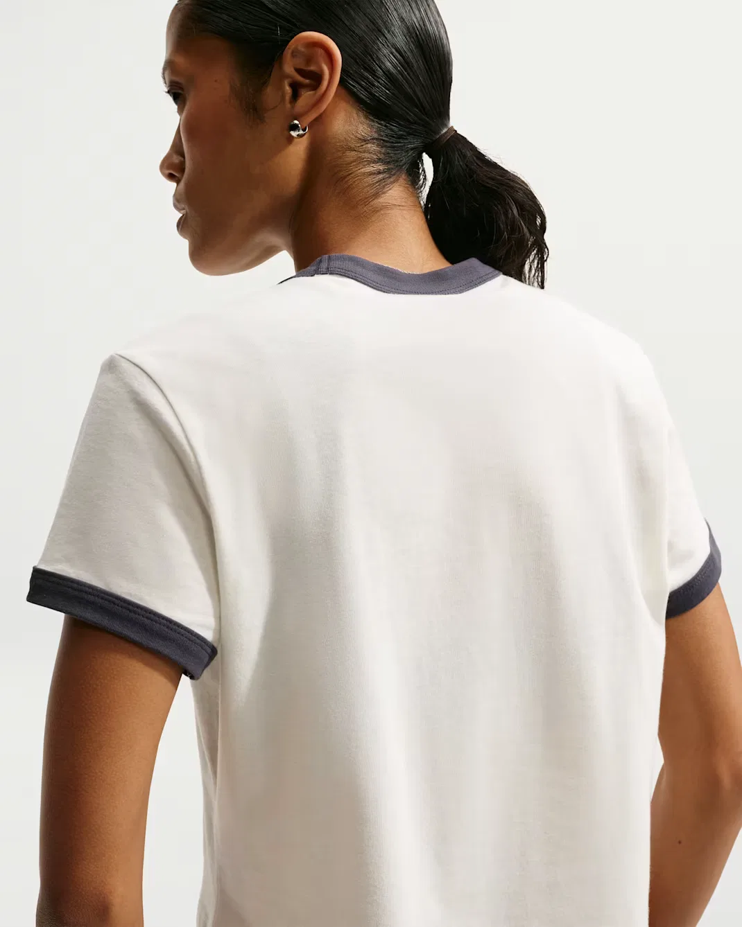 Женская футболка с контрастной отделкой Nike Sportswear, Sail/Gridiron — фото 2