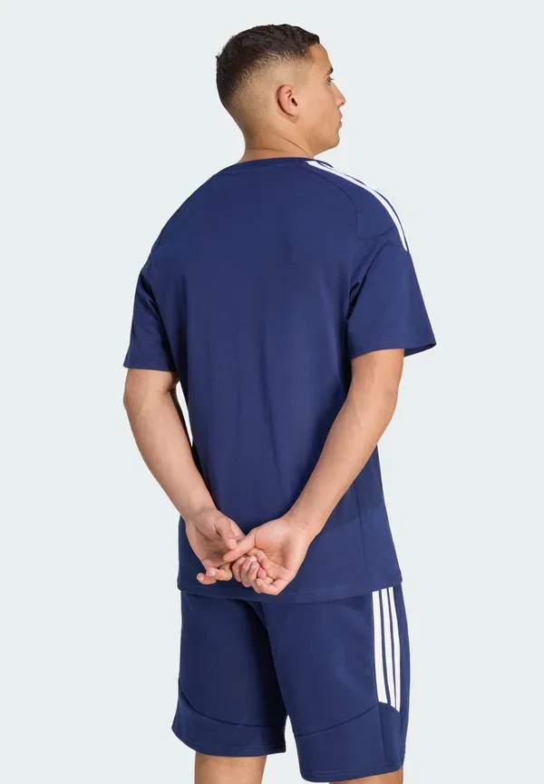 Футболка лиги Tiro26 - футбольная майка Adidas Performance, белый/темно-синий — фото 2
