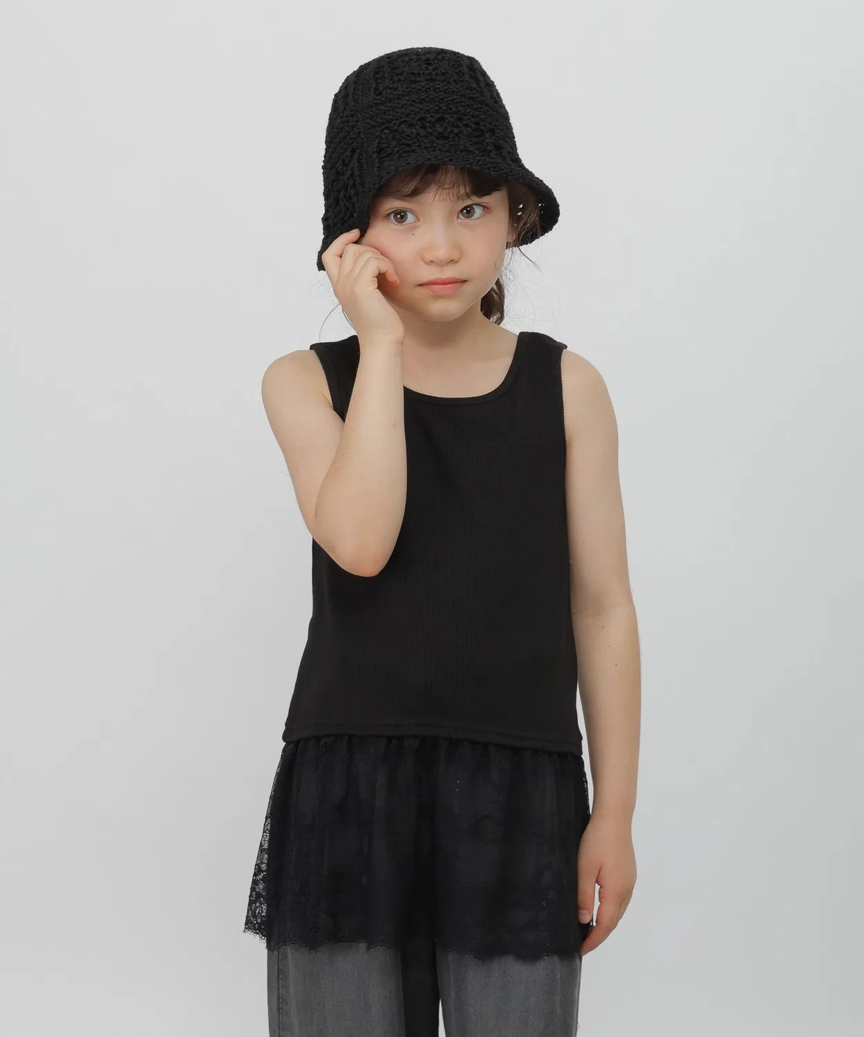 Детский топ на бретелях с чашками и кружевом по низу Black GLOBAL WORK