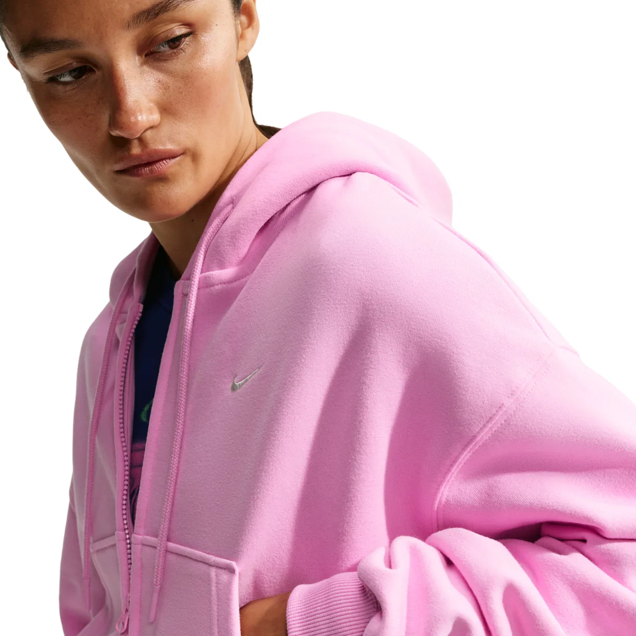 Женский худи из футера с укороченным кроем Studio Fleece Nike, Sail/Pink Rise — фото 4