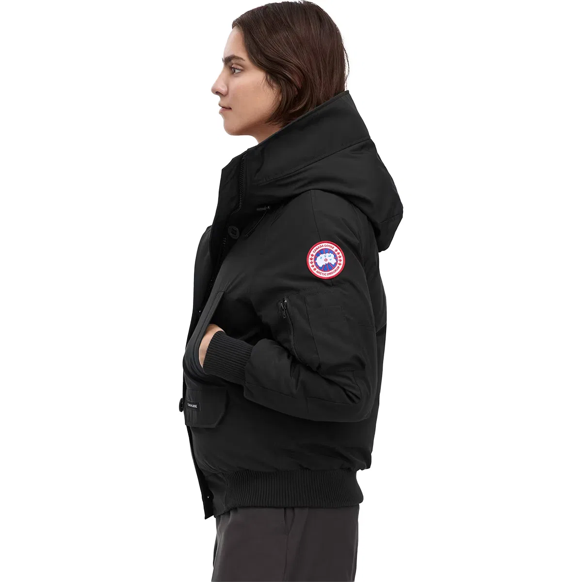 Женская утепленная куртка-бомбер с капюшоном Chilliwack bomber Canada Goose, черный — фото 4