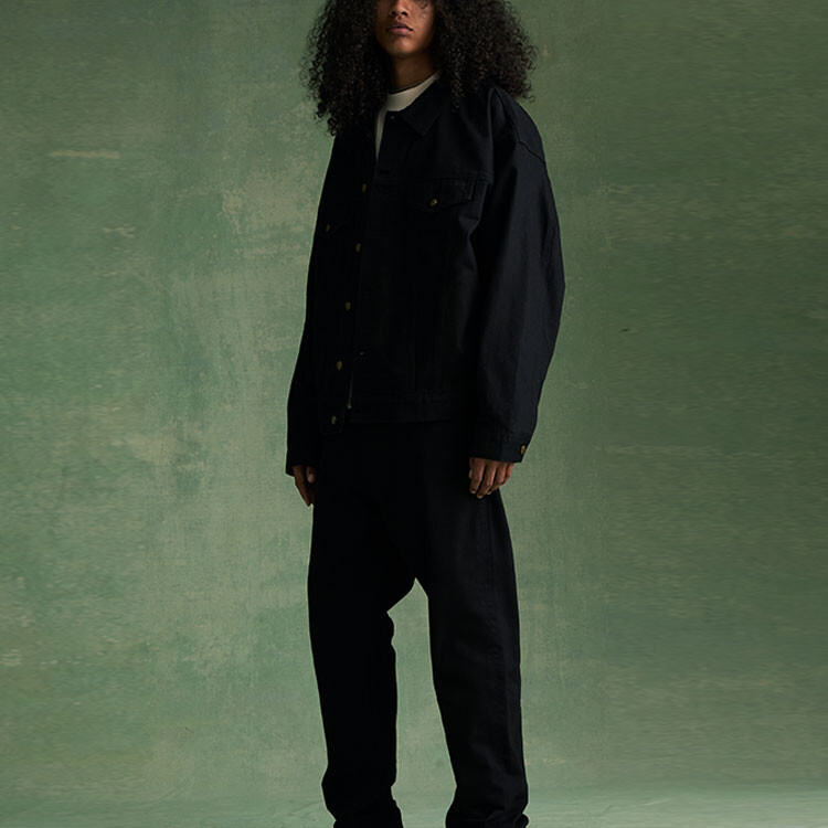 Мужская джинсовая куртка серии Cloud FW23, черная Fear Of God Essentials, черный — фото 3