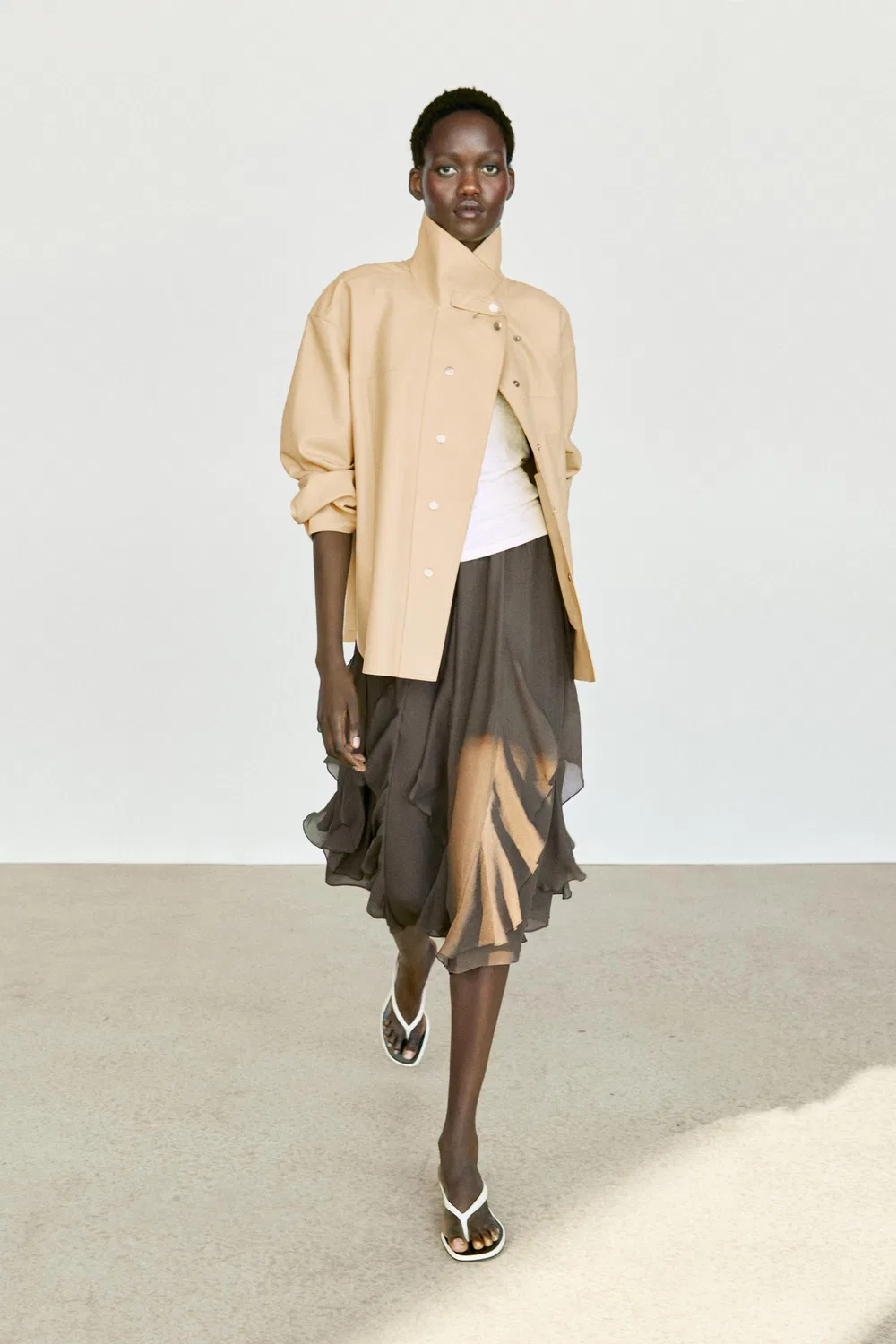 Юбка Massimo Dutti, струящаяся миди с оборками, зеленый