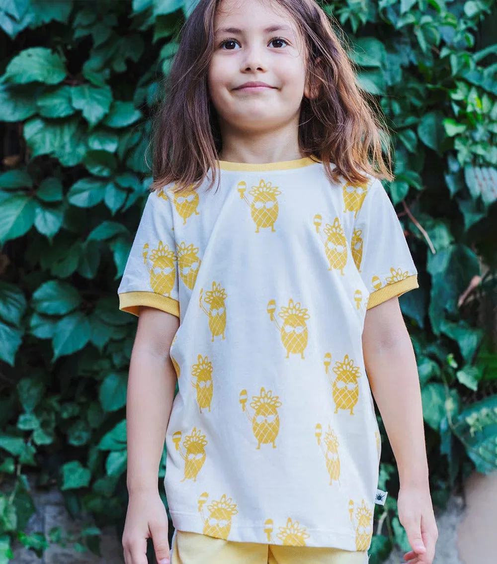 Футболка спортивная с контрастными швами Little Yucca The Mom Store, желтый