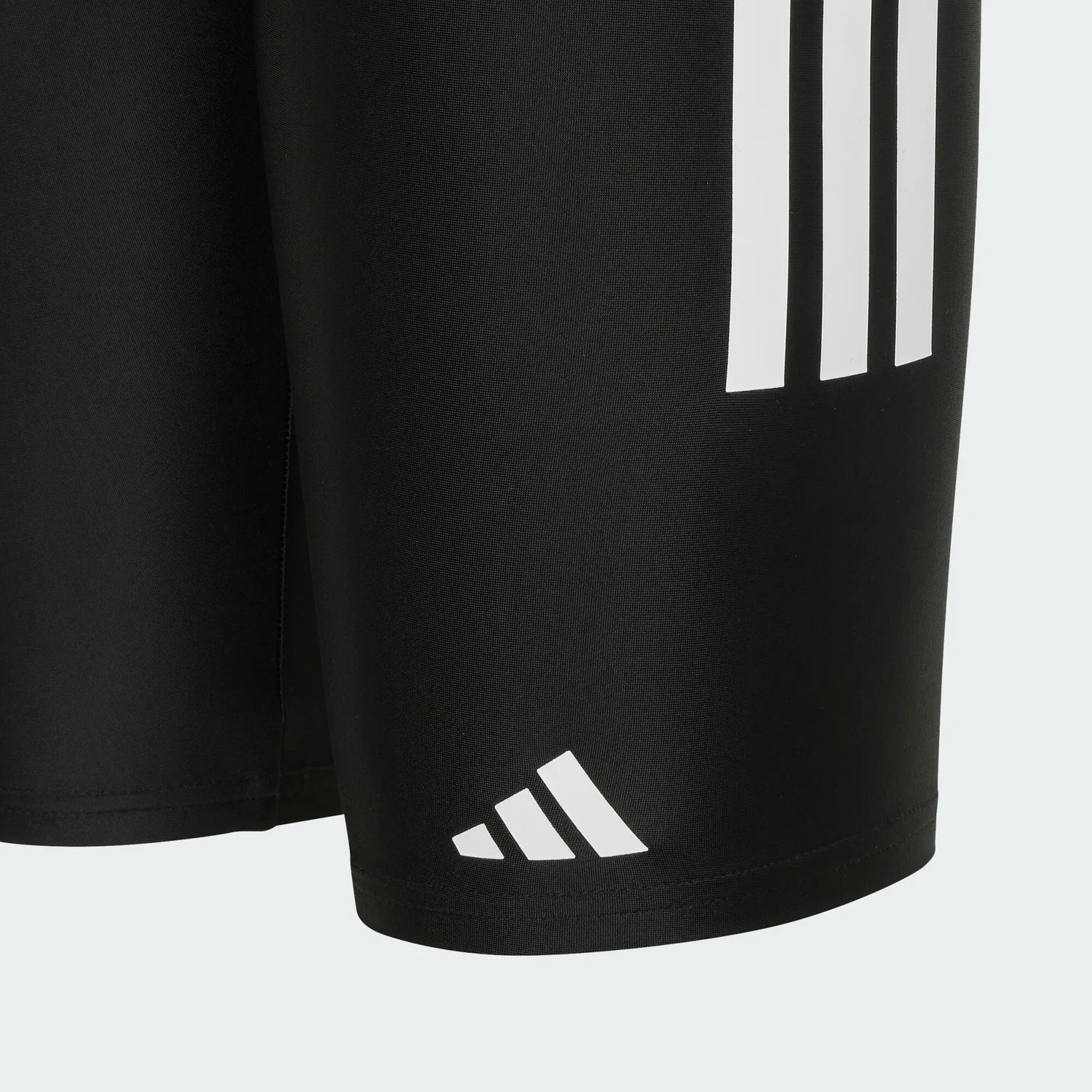 Детские плавки для мальчиков с принтом 3-Streifen Kids Jammer-Badehose Adidas, Schwarz Weiss — фото 2