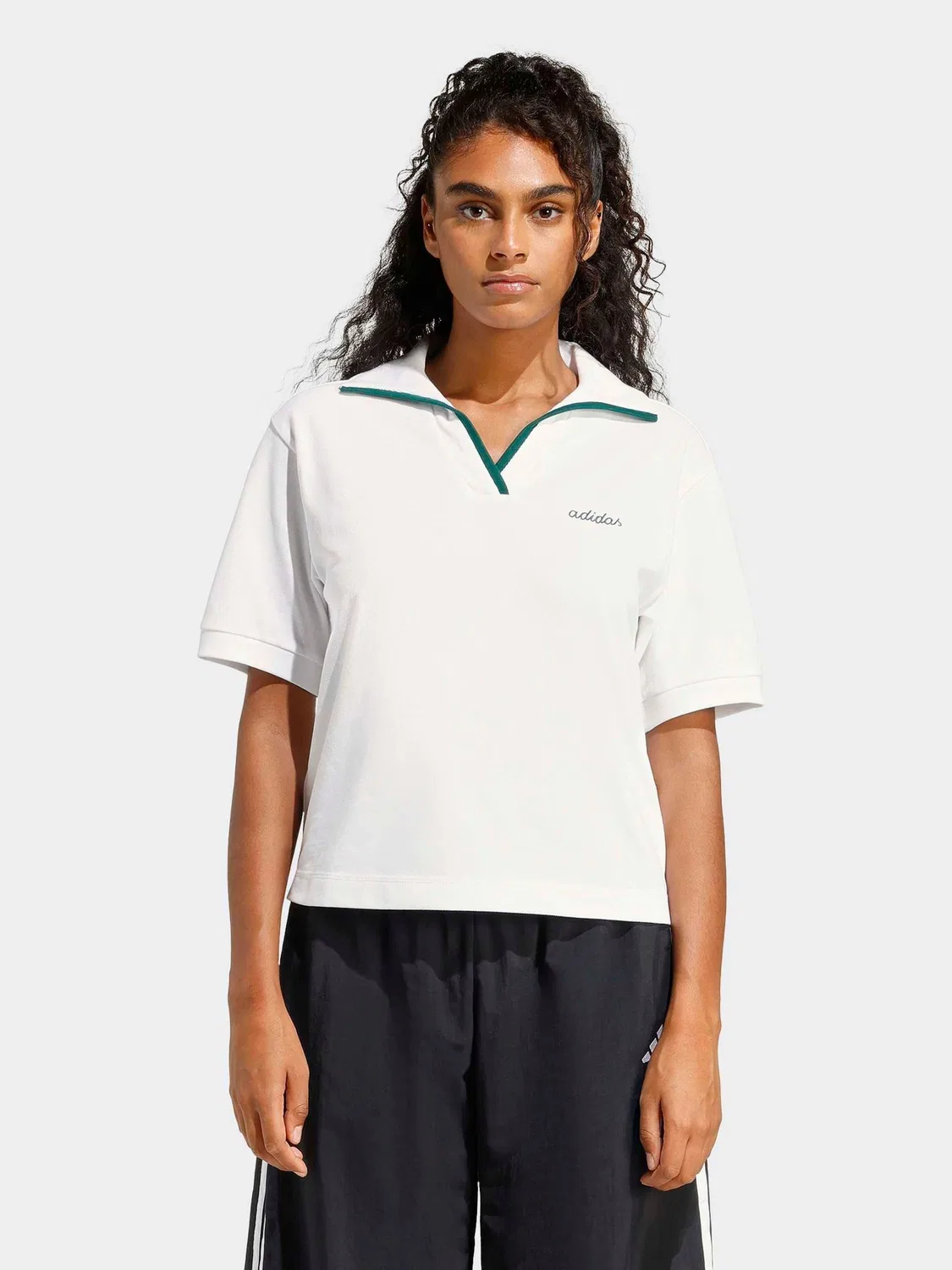 Поло с вышивкой Seasonal Essentials Colorpop adidas, Белый