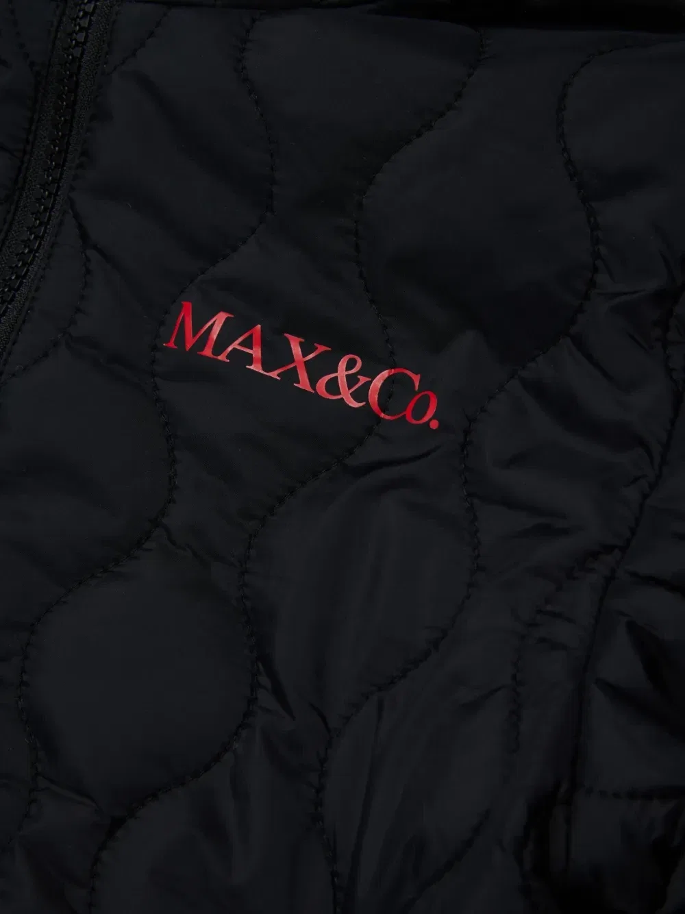 Стеганый бомбер с капюшоном Max&Co. Kids, черный — фото 4