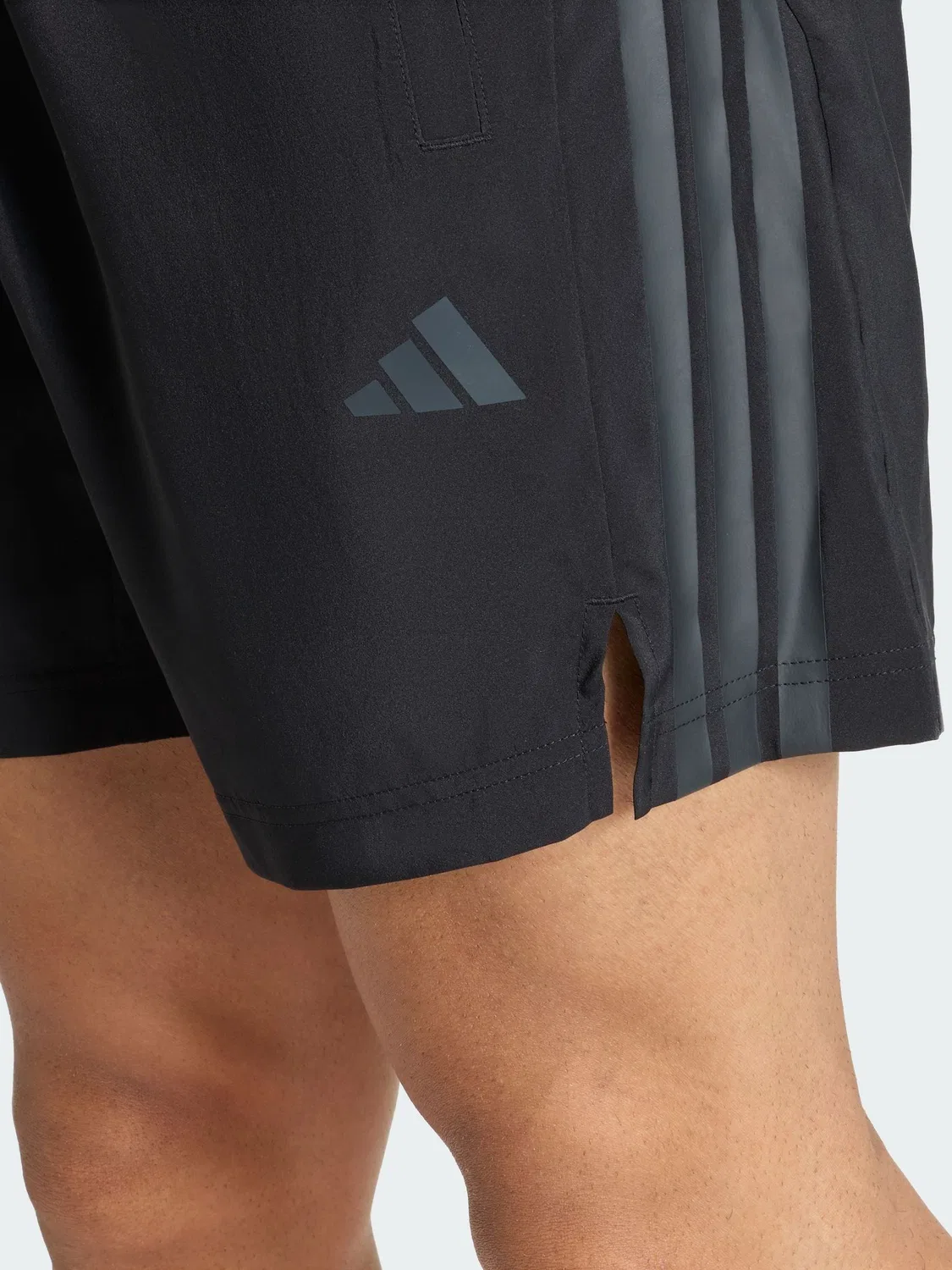 Шорты тренировочные Tech Essentials Workout 3-Stripes adidas, черный — фото 3