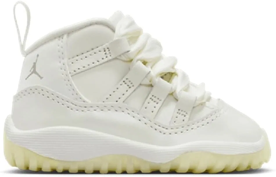 Детские кроссовки для мальчиков Jordan Air 11 Retro 'Pearl' Nike, White