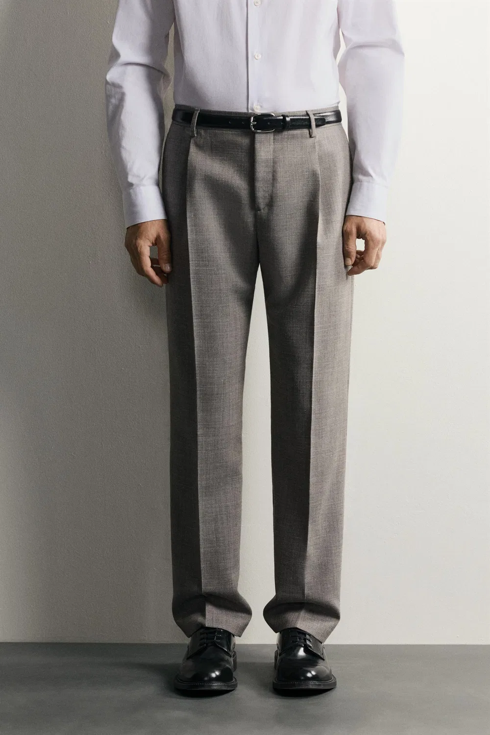 Брюки от костюма из шерстяной смеси, стандартного кроя. ZARA, Grey/Beige — фото 2