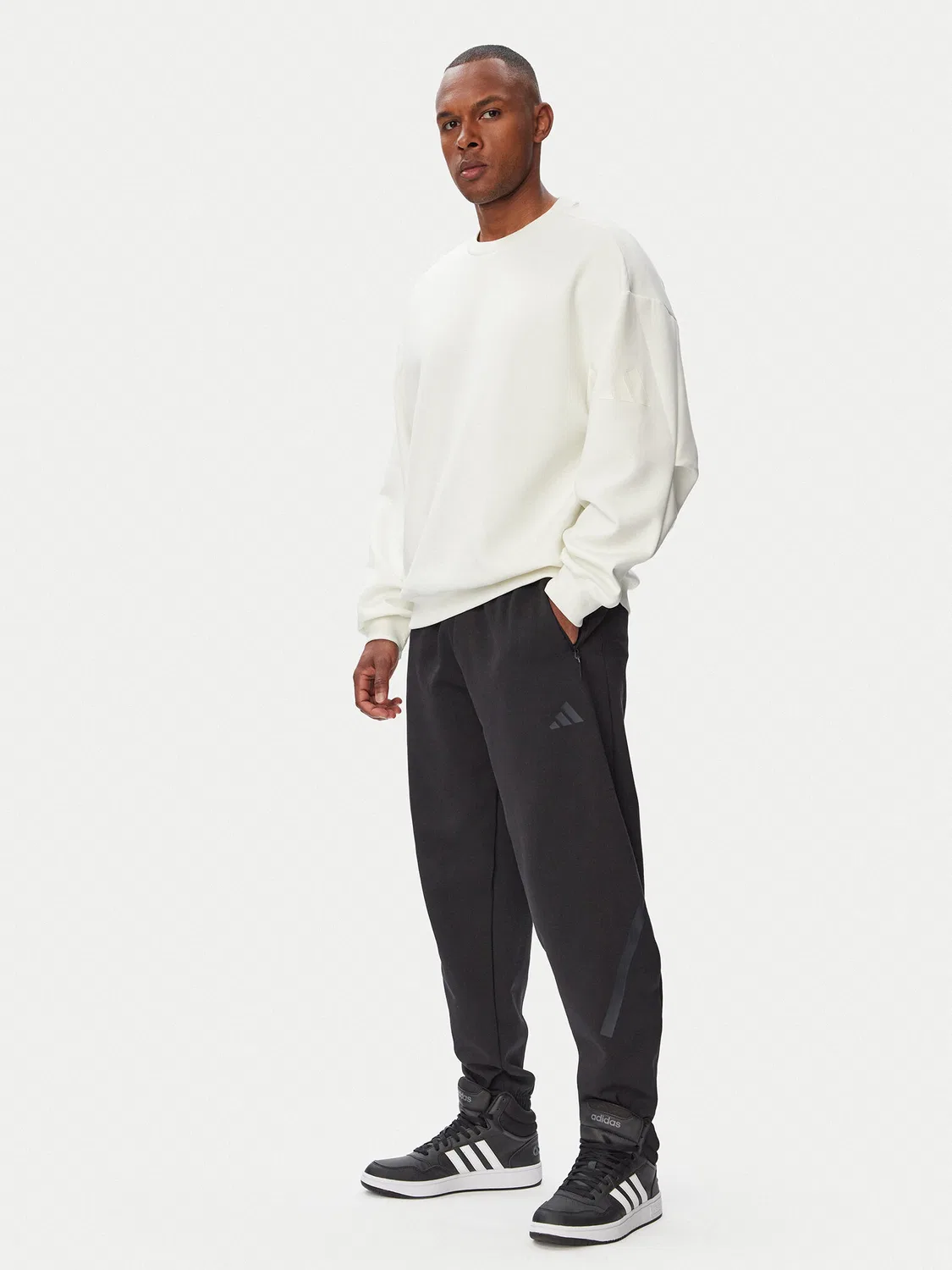 Мужская толстовка стандартного кроя Soft Lux Crew Sweatshirt Adidas, кремовый — фото 2