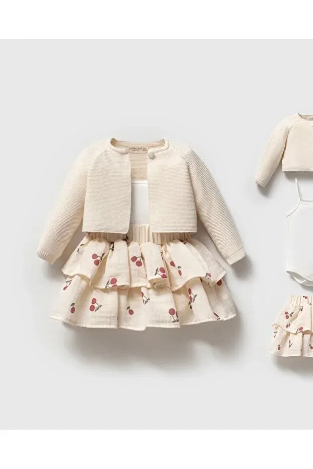 Детский комплект для девочек с цветочным принтом Cherry on top bolero and muslin ruffle skirt 3-piece baby girl set Mert Baby, Nude Color — фото 3