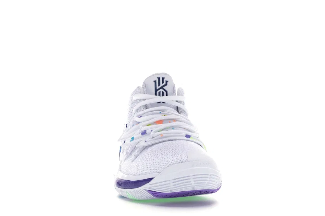 Детские кроссовки для баскетбола с технологией Air Zoom Turbo Nike Kyrie 5, White/Deep Royal Blue-Glacier Blue — фото 2