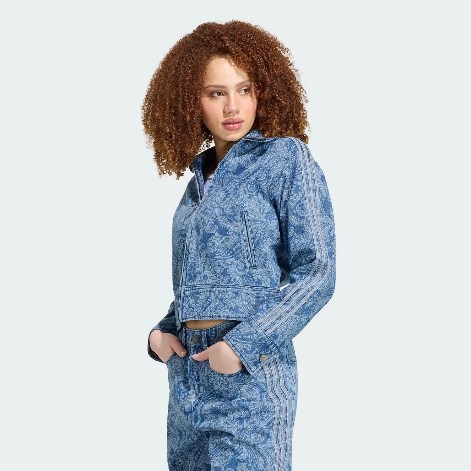 Женская джинсовая куртка с принтом пейсли Liberty London Firebird Adidas Originals, средний винтажный деним/светлый деним