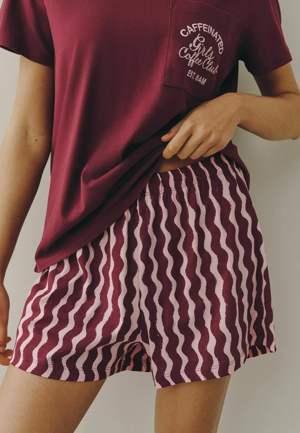 Пижамный комплект для невысоких девушек - короткий пижамный комплект Next, Burgundy Red Pink Wobbly Stripe — фото 4