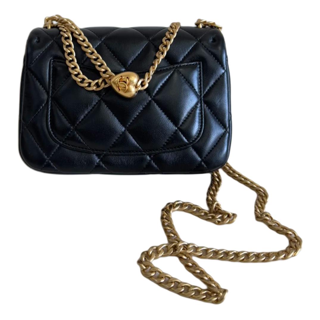 CHANEL Блестящая кожаная поясная сумка мини женская черная — фото 3