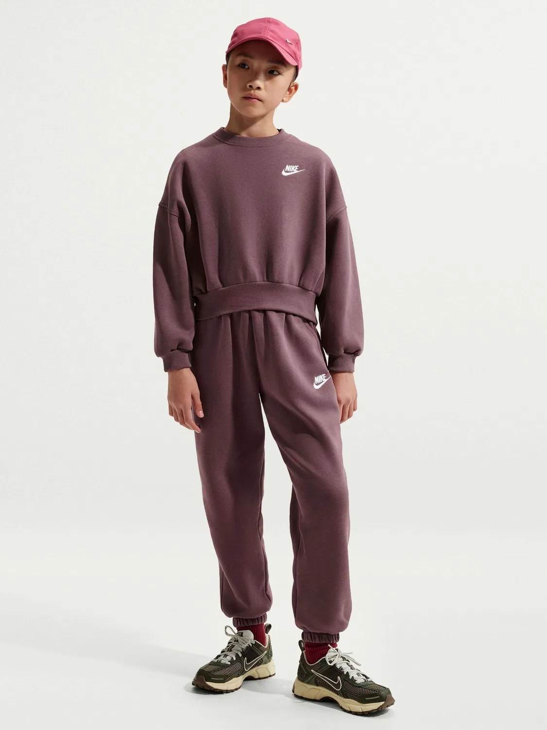 Свитшот с вышивкой Nike Club Nike, тату-коричневый