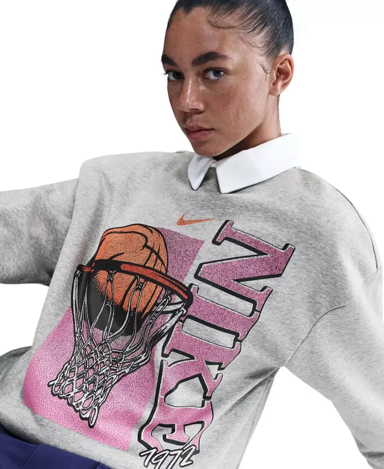 Женская футболка Nike Club свободного кроя с флисовой подкладкой, серый — фото 2