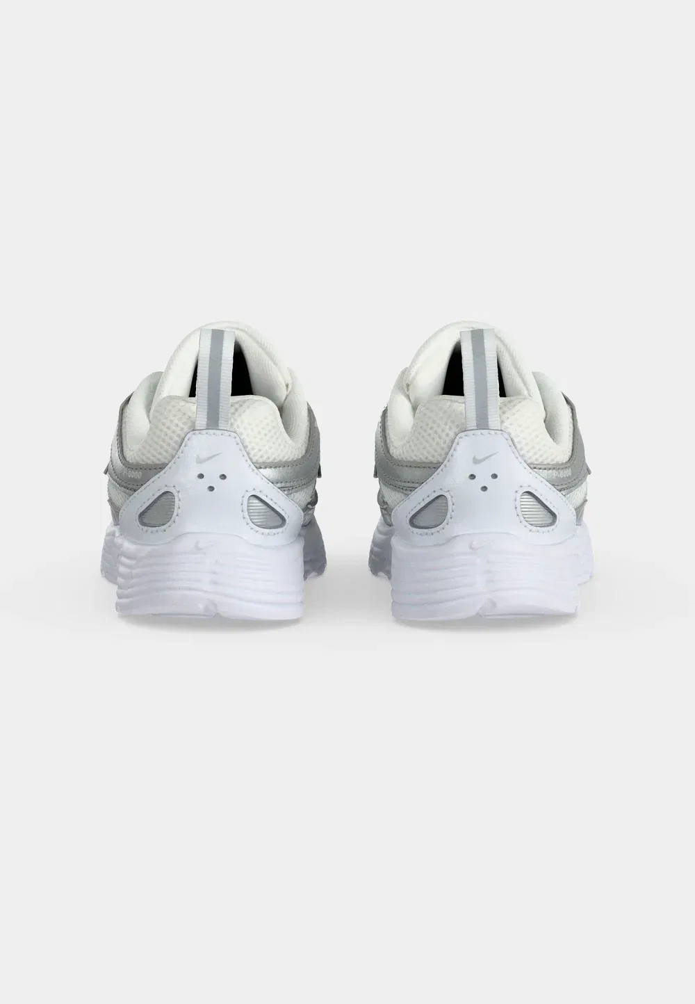 Кроссовки унисекс P 6000 Nike Sportswear, White/Photon Dust/Metallic Silver-Coloured — фото 4