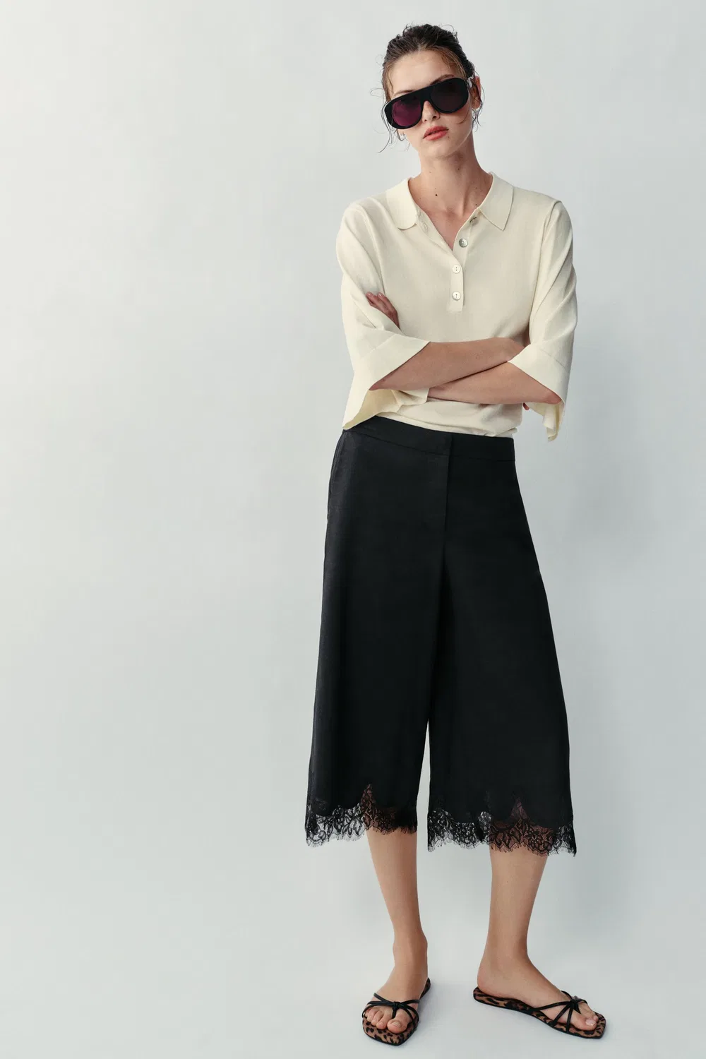 Длинные бермуды из льняной смеси с кружевом. ZARA, Black