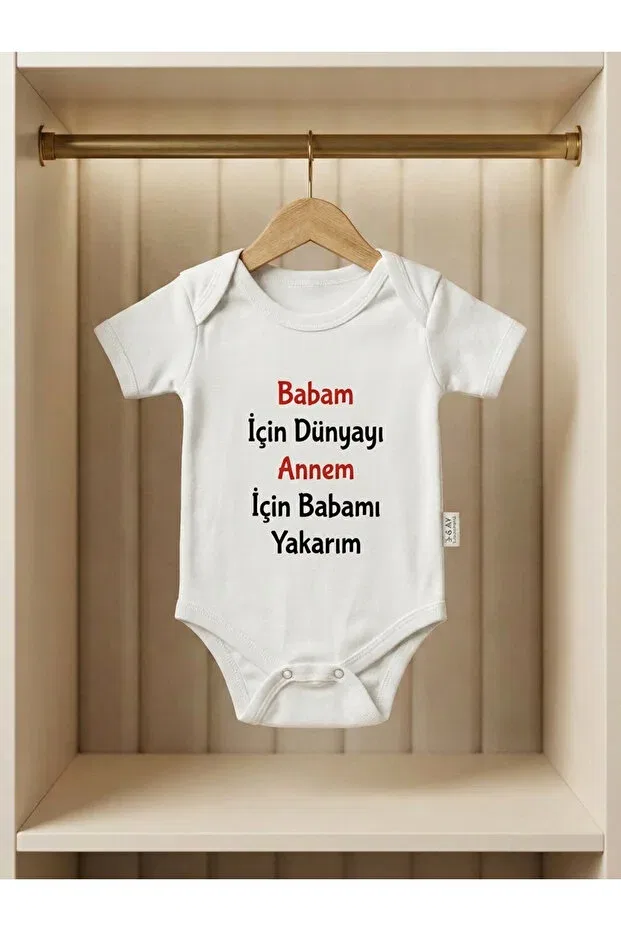 Детское боди для новорожденных с принтом "For My Dad, I Burn The World For My Mom, I Burn My Dad" Bebeqon, Ecru — фото 3