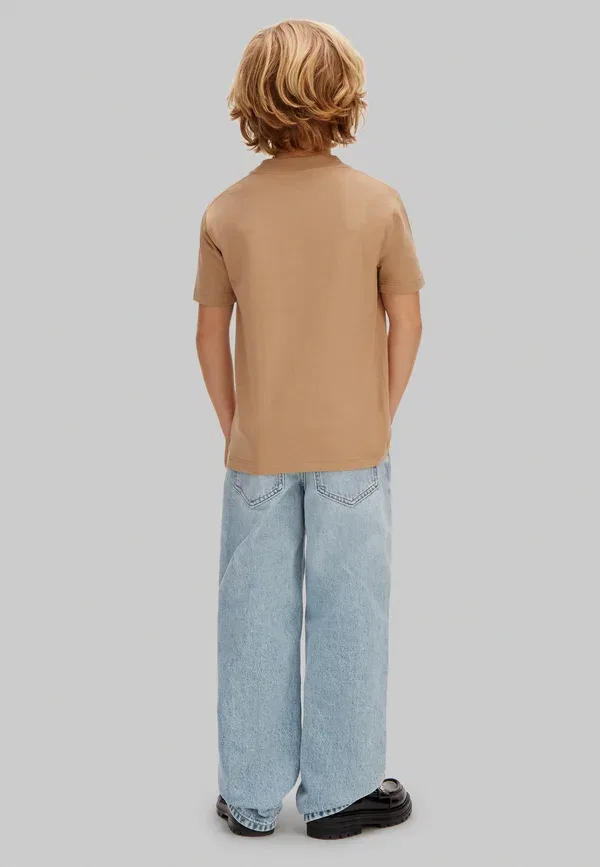 Комплект из двух базовых футболок унисекс с монограммой Calvin Klein Jeans — фото 3