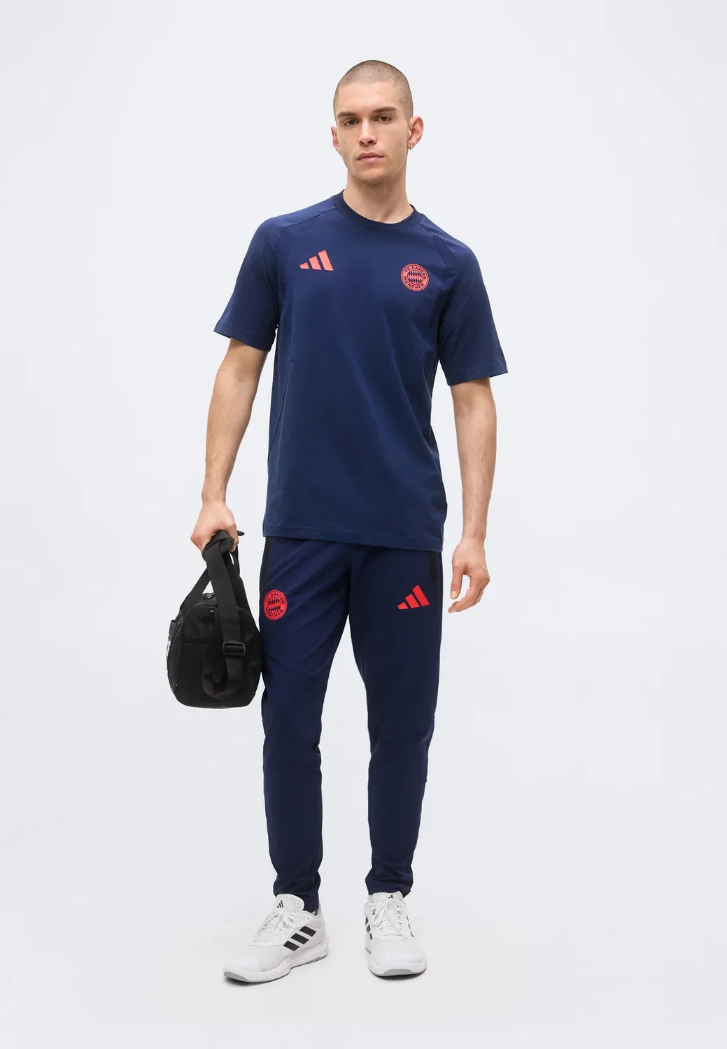 Футбольный клуб "Бавария Мюнхен" Тиро - клубная одежда Adidas Performance, Night Indigo/Hi-Res Red — фото 2