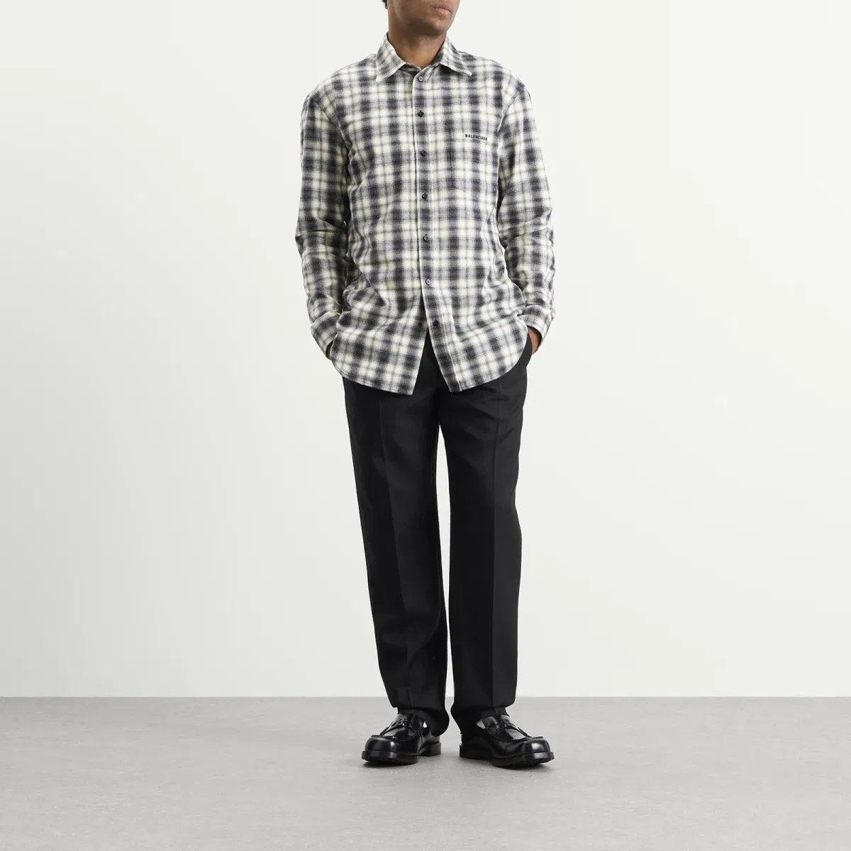 Брюки классические из шерстяной габардиновой ткани Wool Gabardine Tailored Trousers Balenciaga, Black — фото 4