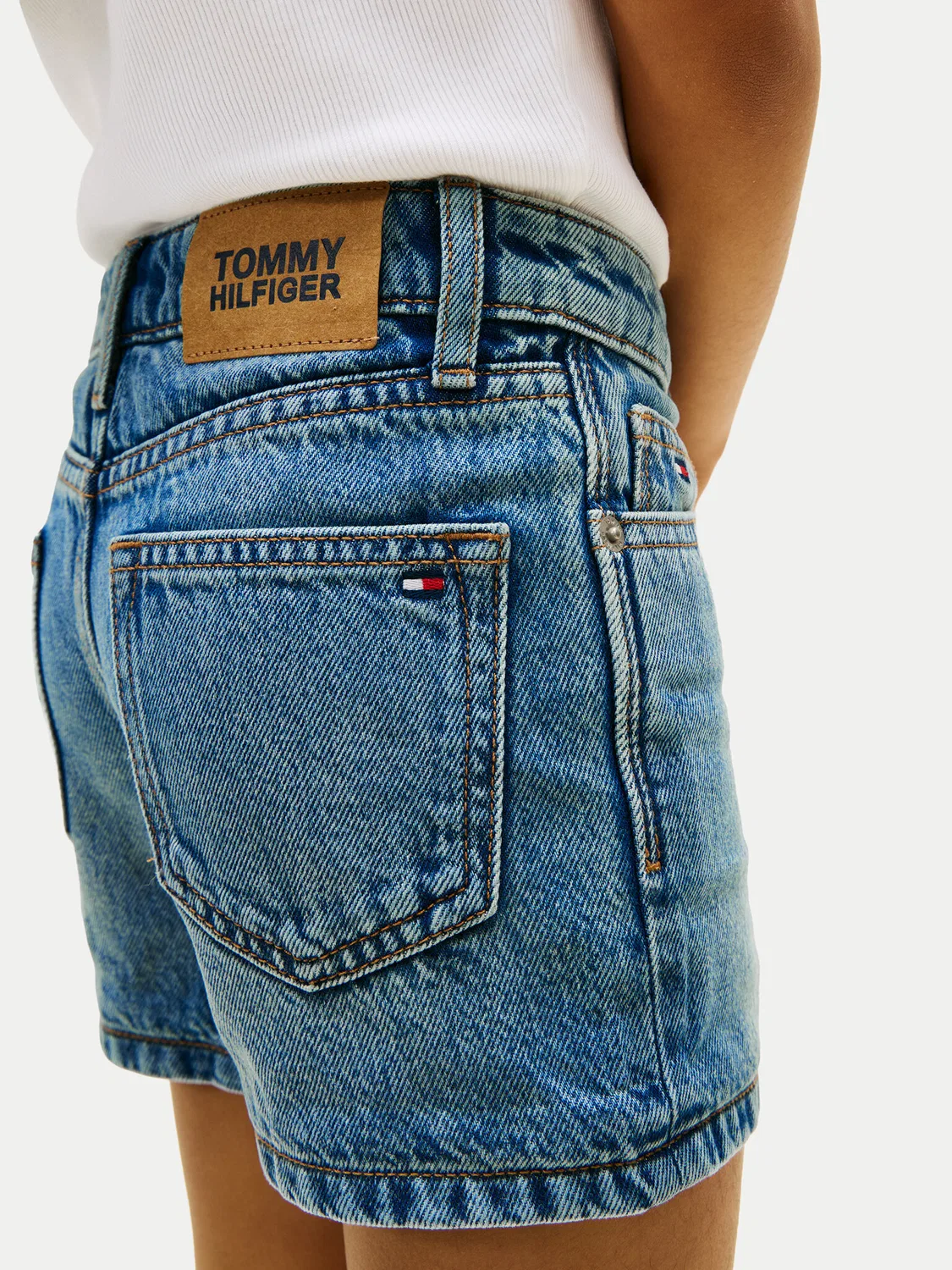 Джинсовые шорты стандартного кроя для девочки Tommy Hilfiger, синий — фото 4