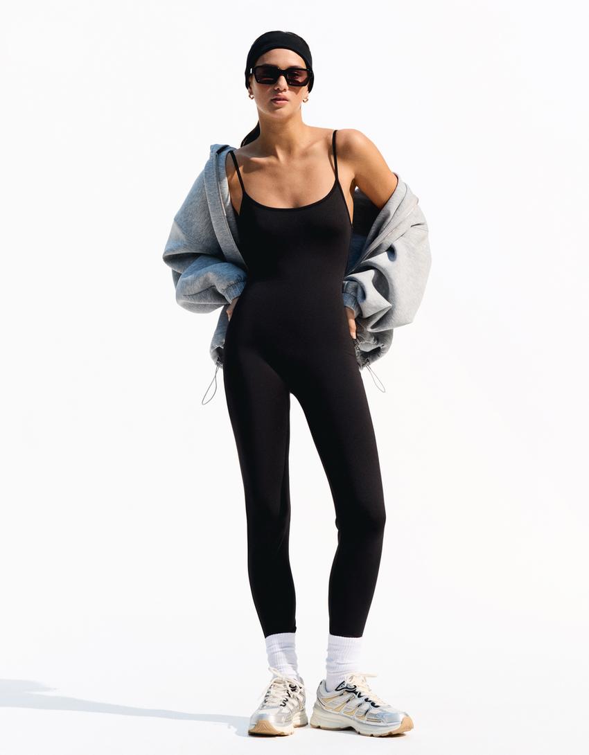 

Комбинезон на лямках Bershka, черный
