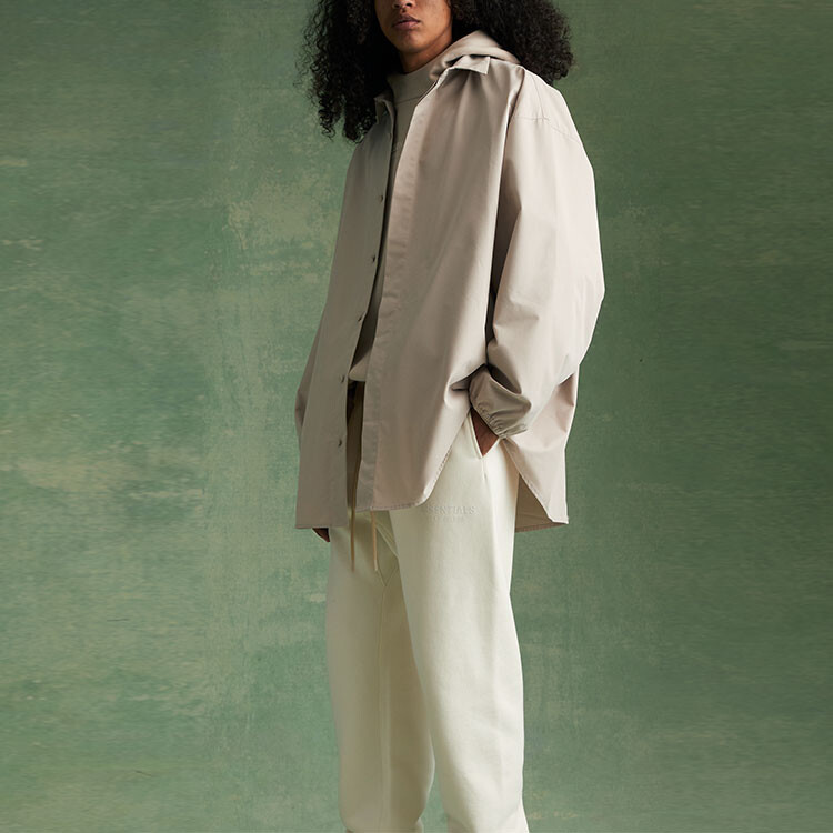 Рубашка из хлопковой смеси Fear Of God Essentials, цвет Silver Cloud — фото 3