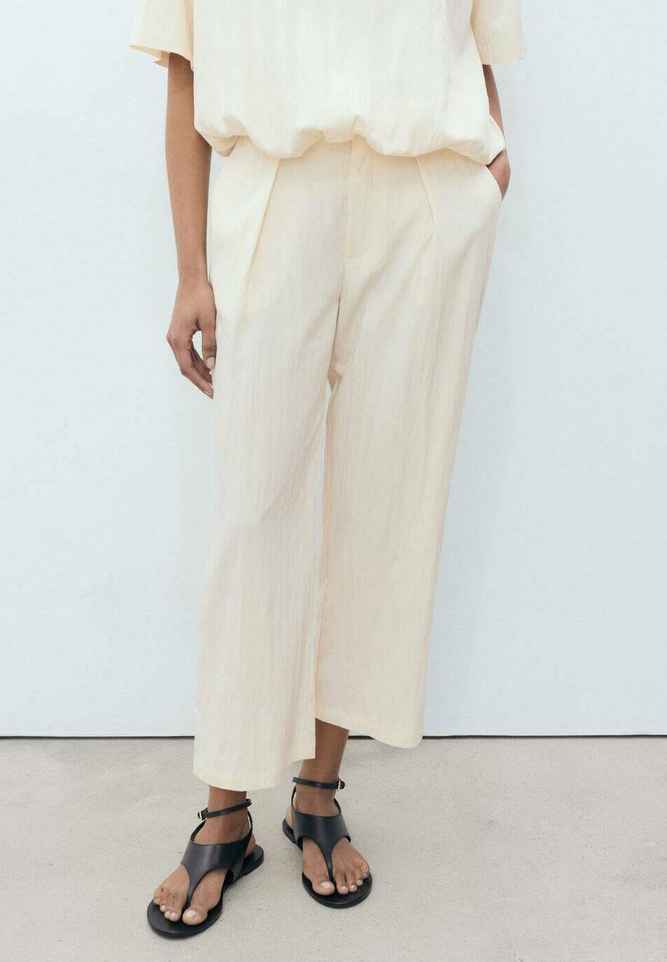 

Брюки CROPPED Mango, бежевый