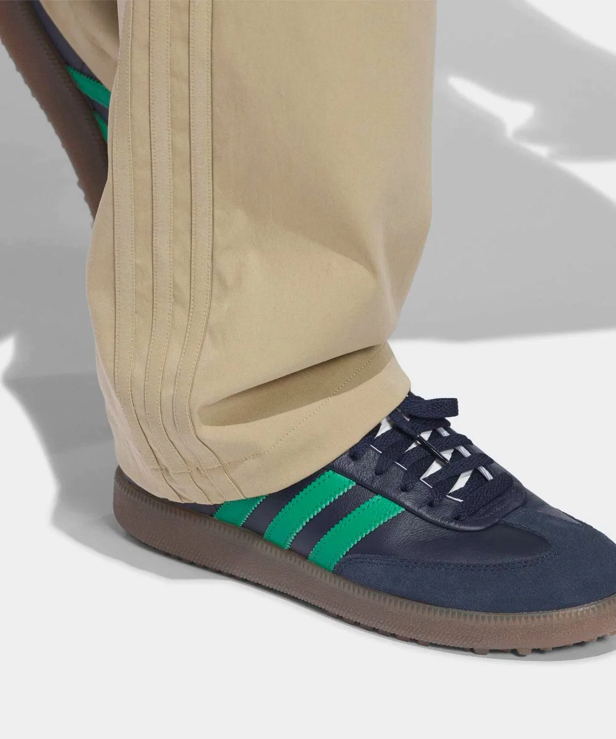 Мужские брюки regular fit с принтом Twill Weave Adidas, Beige — фото 4