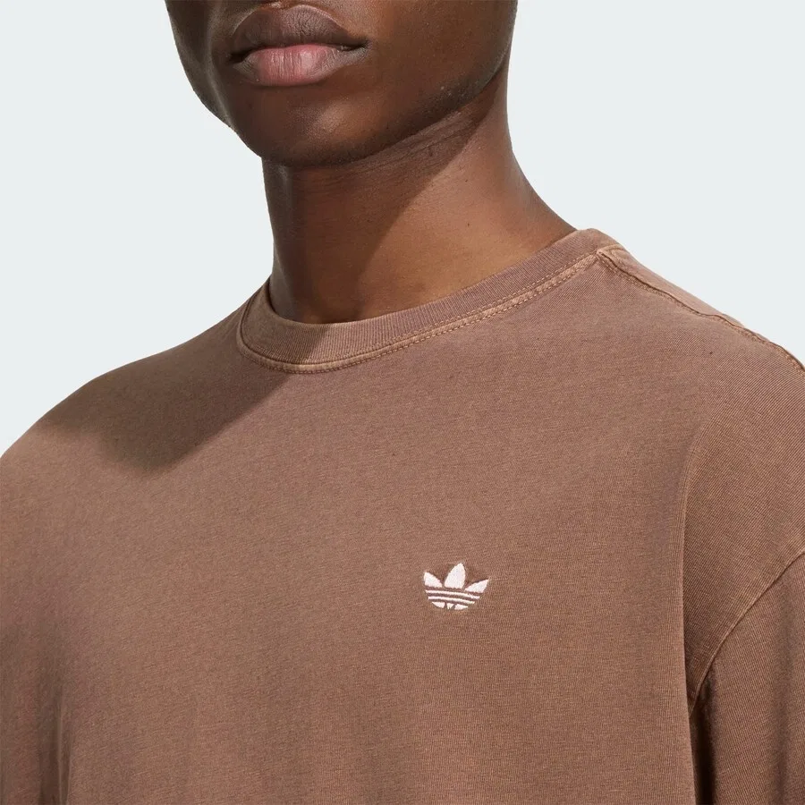 Футболка ADIDAS ORIGINALS 'Trefoil Essentials' коричневого цвета — фото 3