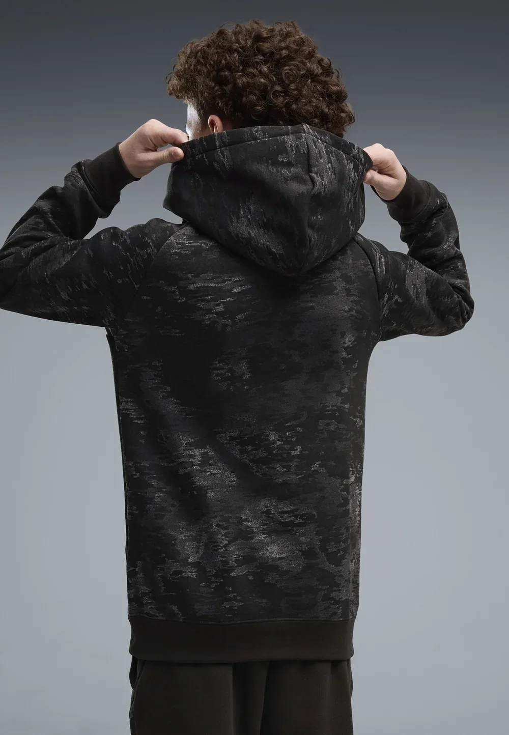 Спортивная камуфляжная флисовая толстовка с капюшоном Puma, Black — фото 3