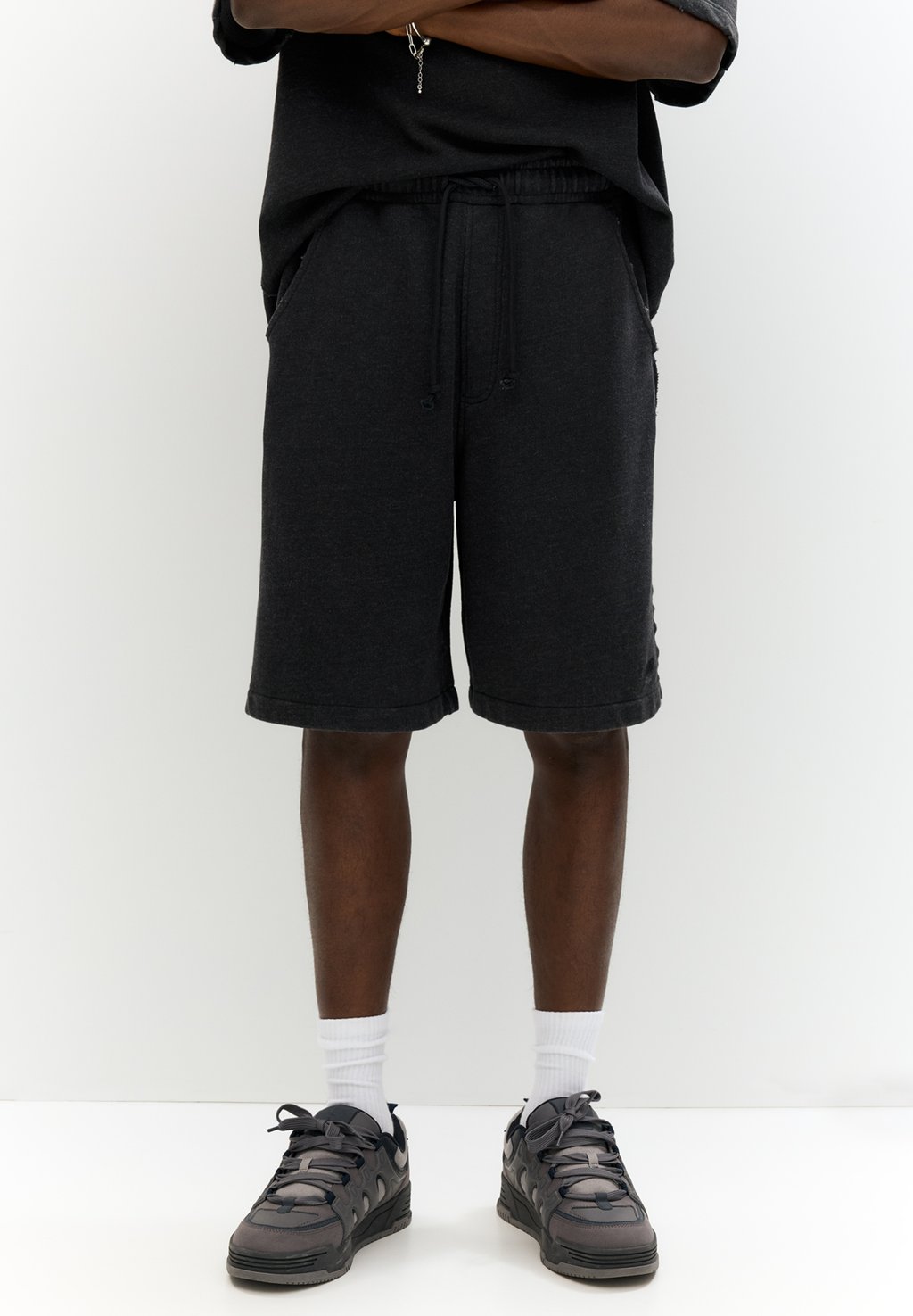 

Шорты Tracksuit bottoms PULL&BEAR, черный