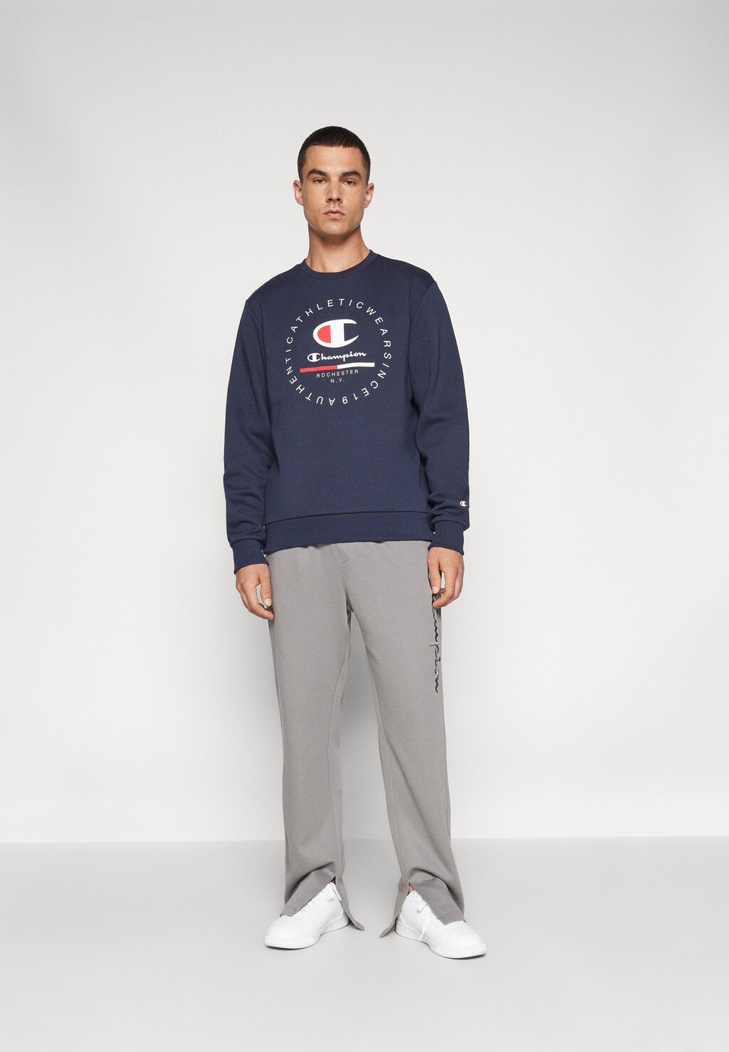 

Толстовка GRAPHIC CREWNECK Champion, темно-синий