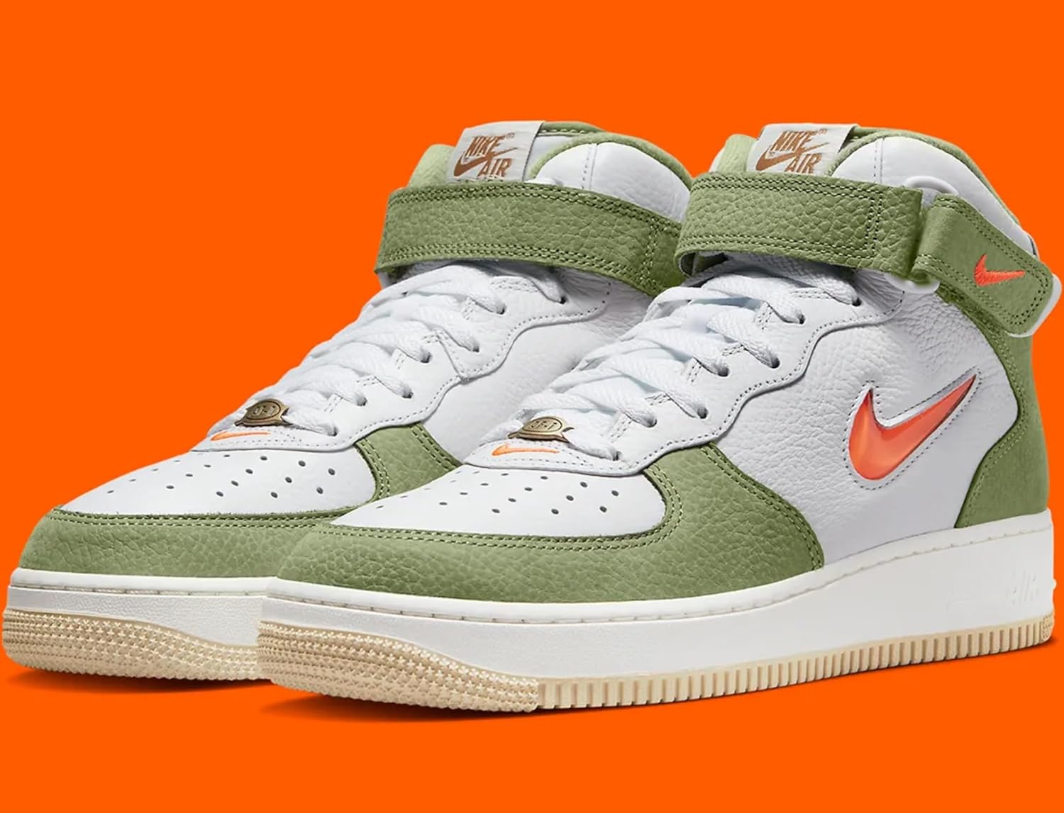 Мужские кроссовки Nike Air Force 1 Mid '07 QS, белый/зеленый — фото 3