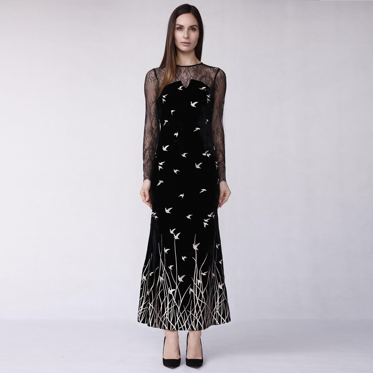 

Длинное бархатное платье с золотой вышивкой Smart And Joy, черный