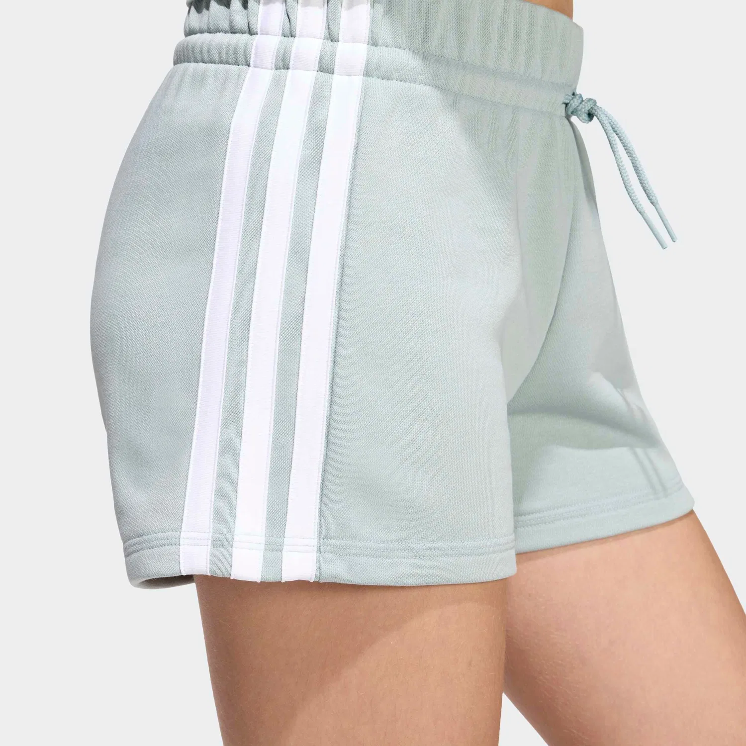 Спортивные шорты свободного кроя Adidas Sportswear серого цвета — фото 3