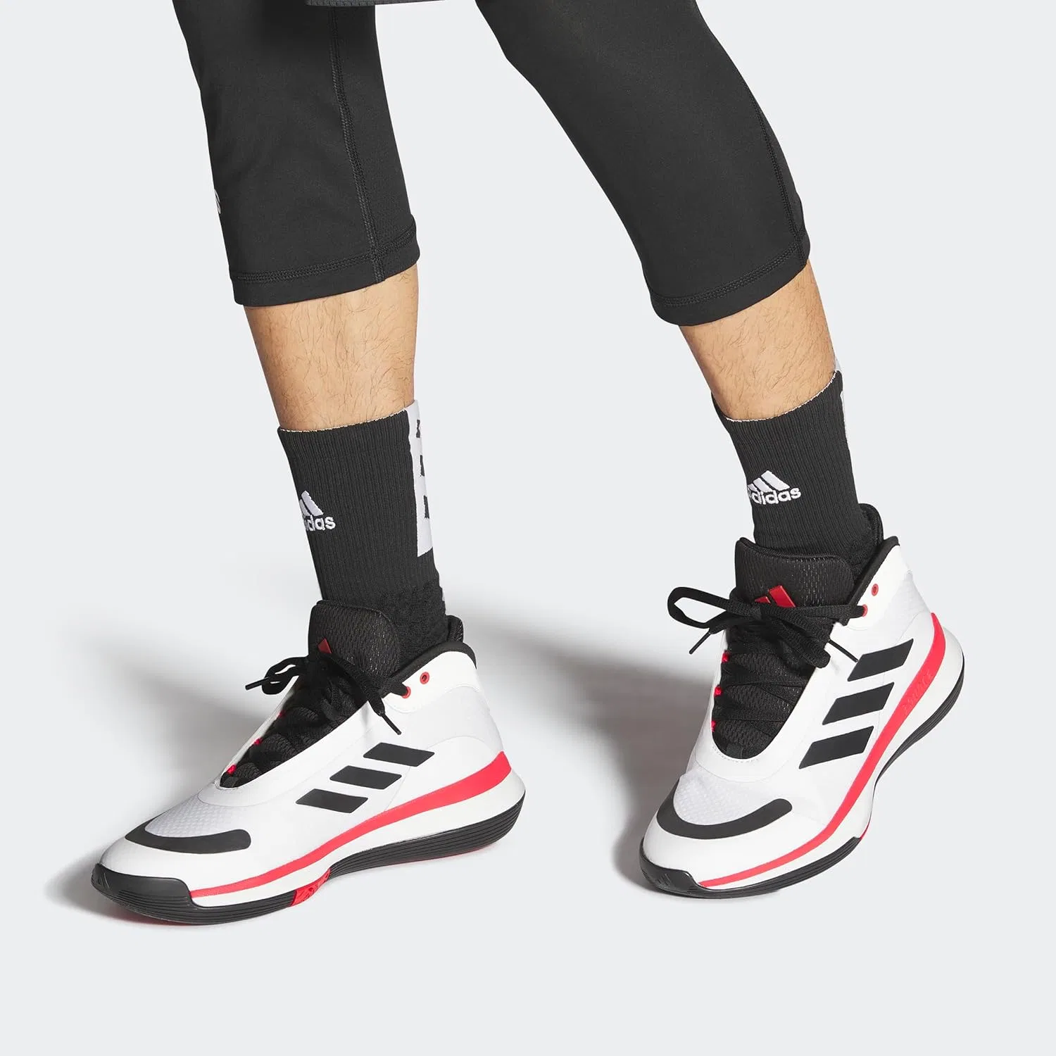 Кроссовки Adidas Unisex Bounce Legends - низкие (не для футбола), Ftwr White Core Black Better Scarlet — фото 2