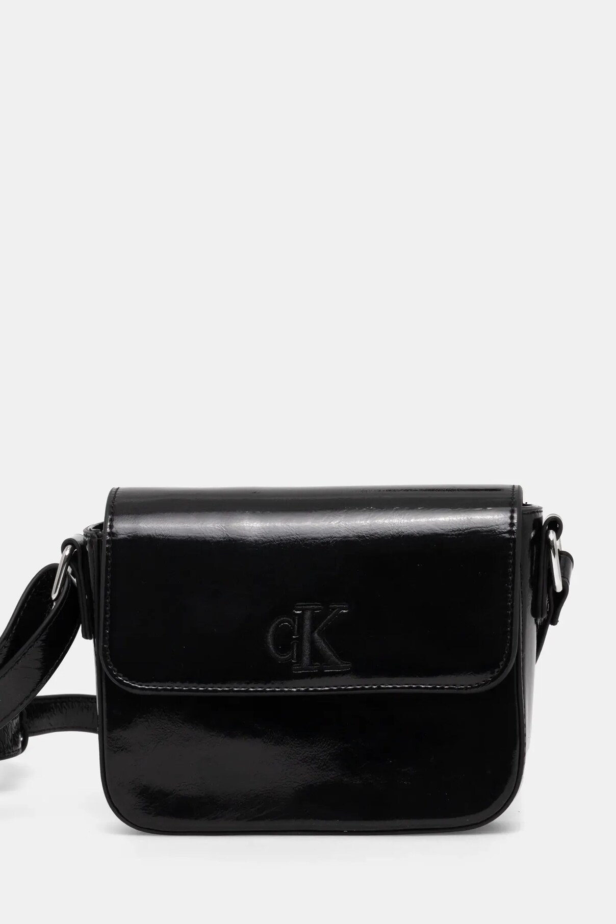 

Девушка с сумкой Calvin Klein Jeans, черный