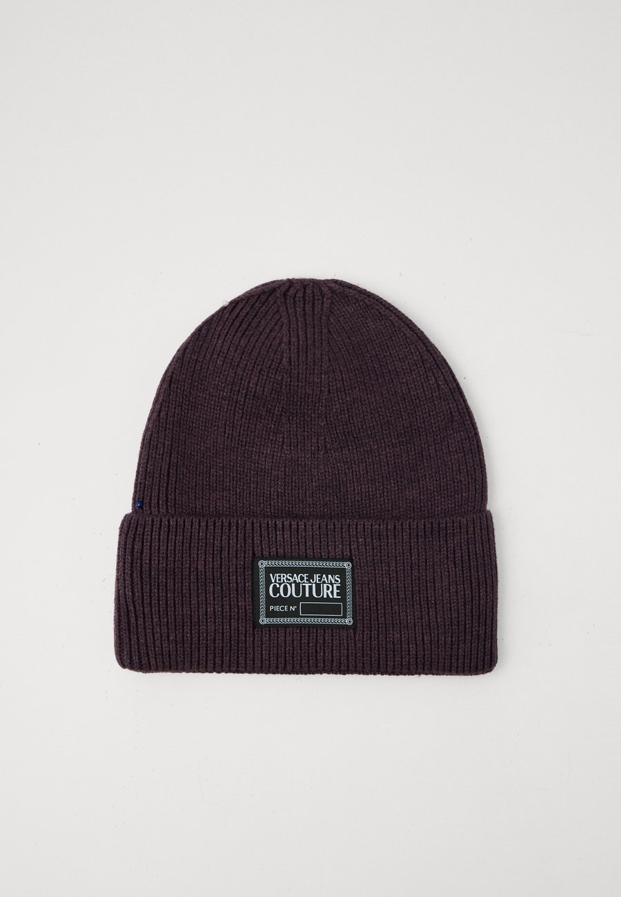 

Шапка Versace Jeans Couture BIG BEANIE UNISEX, Fiorentina/Dark Purple