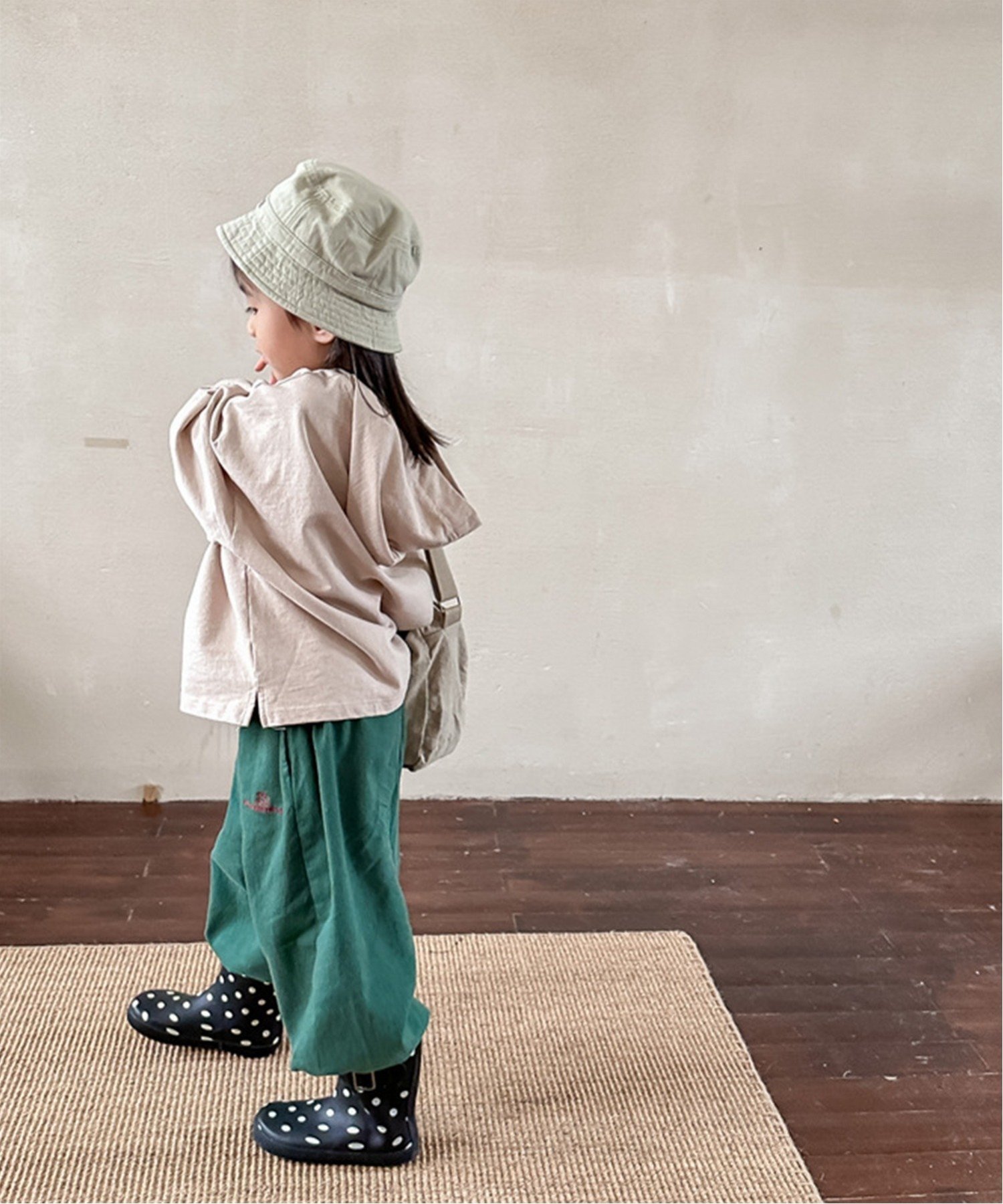 Корейская детская одежда, брюки-баллоны с вышивкой в одну точку. Aimoha Kids, green — фото 4