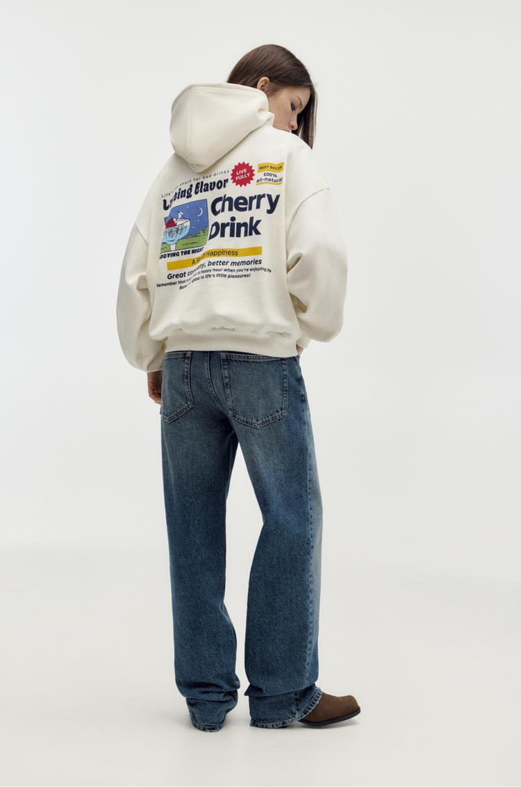 

Толстовка с капюшоном и принтом вишни Pull And Bear, белый