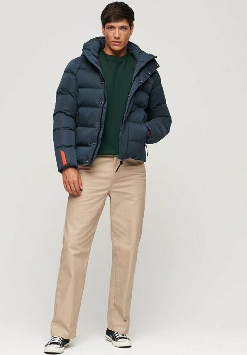 

Зимняя куртка Superdry ПУХОВИК С КАПЮШОНОМ ИЗ МИКРОФИБРЫ, цвет baltic blue