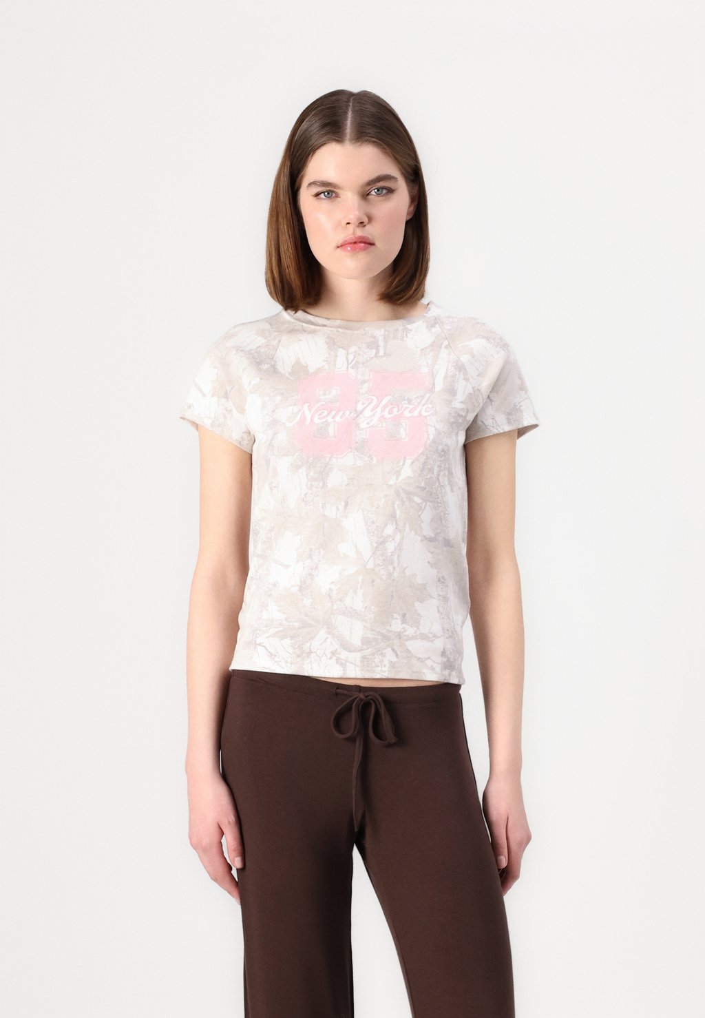 

Футболка с принтом CAMO CHASE Hollister Co., серый